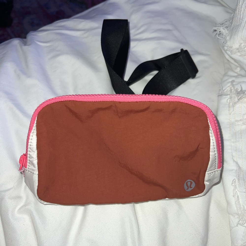 Lululemon Everywhere Belt Bag